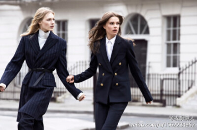 #一个广告衣哥故事# Zara Heads to the Streets for Fall 2013 Ads with Julia Nobis, Caroline Brasch Nielsen &amp; More：好闺蜜就是，你的风格也是我的风格！