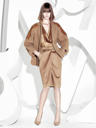 Max Mara F/W 2013 Campaign - 老佛爷新宠Ashleigh Good近日拿下RUSSH杂志的九月刊封面，又成为Max Mara 2013秋冬季的代言人。广告由Mario Sorrenti掌镜，Carine Roitfeld造型，Ashleigh Good身穿Max Mara数套驼色ov…