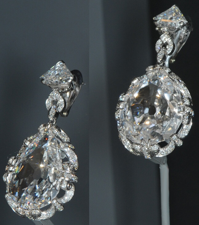 The Marie Antoinette diamonds The original earrings were owned by Marie Antoinette, the queen of France; guillootined in 1793 during the French Revolution.Aaid to be a gift from her husband, King Louis XVI. According to one legend, she had them with her when she was arrested fleeing the French Revo…