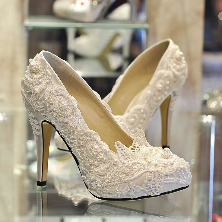 vow renewal shoes, love these!