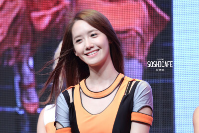 #林允兒生日快樂# wuli yoona ah~~生日快樂無論唱歌 跳舞 演戲 每件事都努力認(rèn)真完成的你，真的非常克里斯馬呢好期待你下一部戲><一定會大發(fā)的等你拿下最佳女主角啊寶貝將來的事千變?nèi)f化，唯一不變的是sone對你的支…