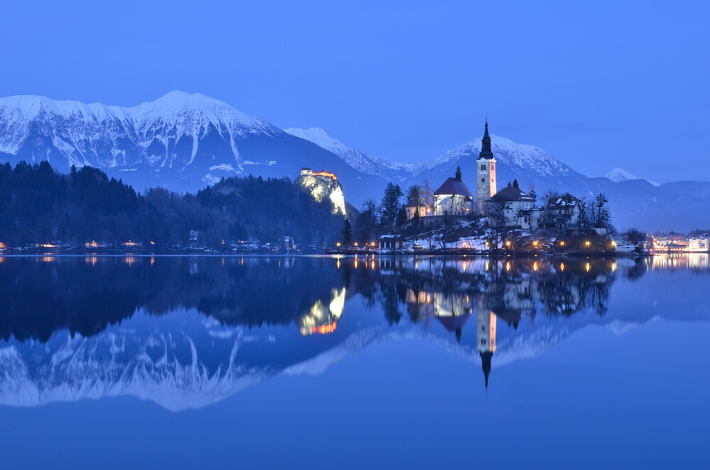 斯洛文尼亚布莱德湖 Photograph Blue Hour Reflection by Csilla Zelko on 500px