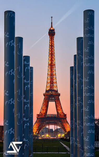 - Tour Eiffel, Paris, France~~埃菲尔铁塔，巴黎，法国