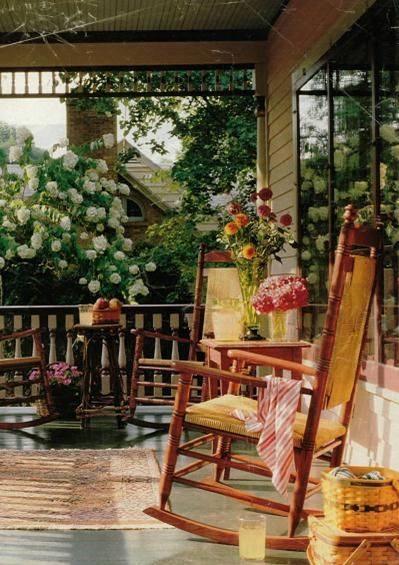 Such a pretty porch!