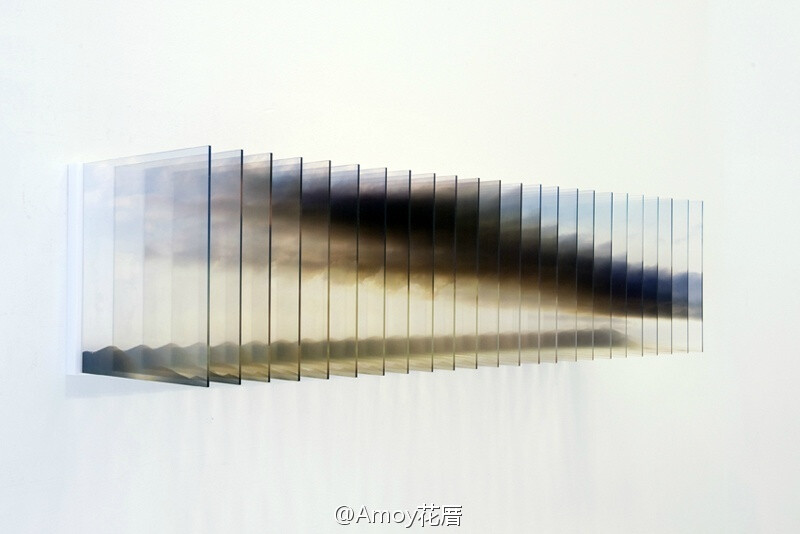 结合了摄影与装置艺术的[Layer series] by Nobuhiro Nakanishi .有种景色流动的感觉.