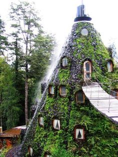 Maravilloso hotel Montaña Mágica en la Reserva Ecológica Huilo Huilo, X Región de los Lagos, Chile...