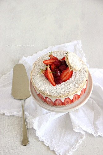 biscuit succès aux amandes crème légère à la vanille et fraises gariguettes