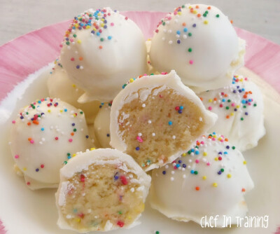 No-Bake Cake Batter Tuffles! (食譜在鏈接能找到)