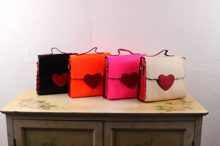 {野草莓}独家 出口品 复古 撞色 爱心 荧光色 单肩包 小挎包 没有好看的颜色了