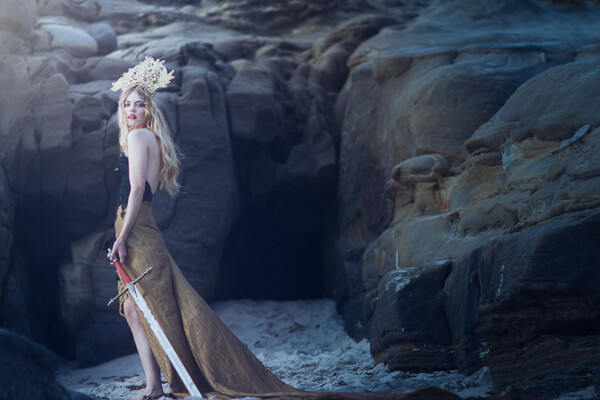 American photographer Emily Soto SYN magazine shoot a group of goddess-style photography Works.