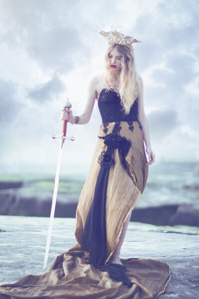 American photographer Emily Soto SYN magazine shoot a group of goddess-style photography Works.