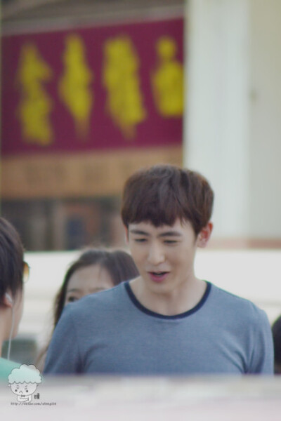 #一又二分之一的夏天##Nichkhun#中午好hing~Khun演员今天拍戏也怀挺嗷嗷。【爬去默默填坑