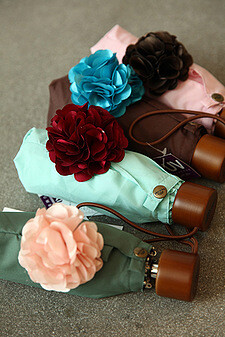 &amp;diams;GREEN ZAKKA&amp;diams;防晒雨具 简美大花球 便携五折口袋晴雨伞阳伞