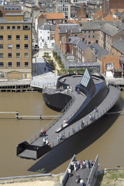 cjwho: Urban Design: Swinging Low in Hull The River Hull has been the lifeblood of the English city of the same name for centuries, with vessels ferrying goods along the waterway during the the countr…