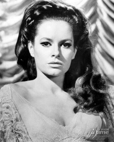 6、卢仙娜·帕鲁兹Luciana Paluzzi 1937年6月10日生于意大利出演007电影：《雷霆万钧》（Thunderball，1965）007扮演者：肖恩·康纳利Sean Connery