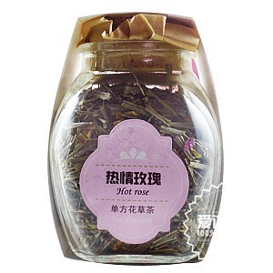 热情玫瑰是一款滋润皮肤、消除脂肪的花草茶，柠檬草配合玫瑰花瓣可以强力分解脂肪、美颜去肿。玫瑰香味伴着薄荷清凉~
