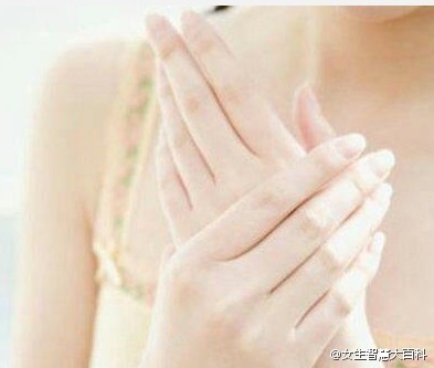 【健康是搓出来的】①搓手：对搓手背手掌各50下可增加双手灵活性延缓衰老；②搓额：左右搓额头50下醒脑抗皱纹；③搓鼻：双手食指搓鼻梁两侧可防治感冒鼻炎；④搓耳：手掌搓耳50下可增强听力；⑤搓腰：补肾固元气防治…