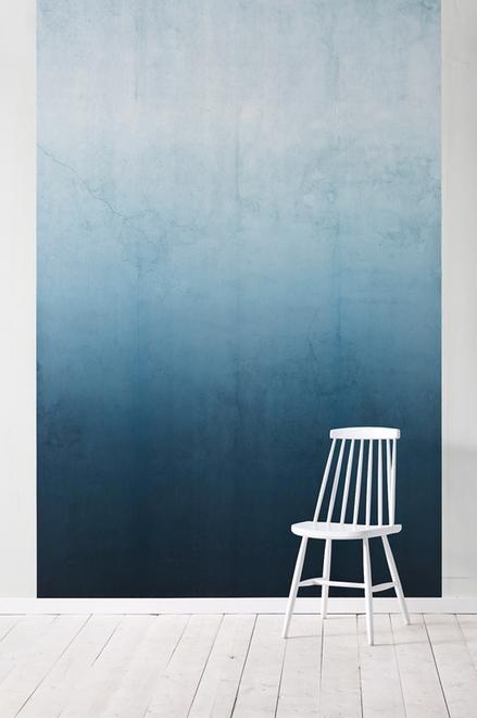 深蓝色壁纸，孤独的座椅，淡淡的忧郁感