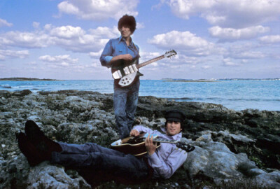 1965年，摄影师Henry Grossman和披头士乐队一起去了巴哈马群岛，乐队在那儿拍了他们的第二部电影《Help！》。这是Grossman拍摄的6000多张“披头士照片”中第一批彩色照片。