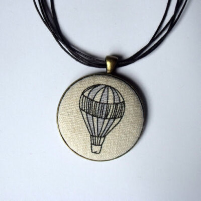 Hot air balloonn linen cotton blended fabric cameo pendant necklace with antique bronze rounded back