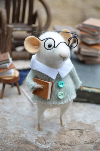 Little Reader Mouse - Felting Dreams - READY TO SHIP