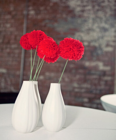 yarn, red, flowers, reception decor