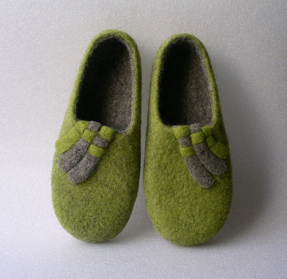 Handmade felted slippers / wool shoes / gift for women / eco friendly / non slippery soles.