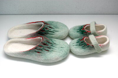 Felted slippers Painting of Spring Green White Red For mummy and her little girl羊毛毡亲子鞋