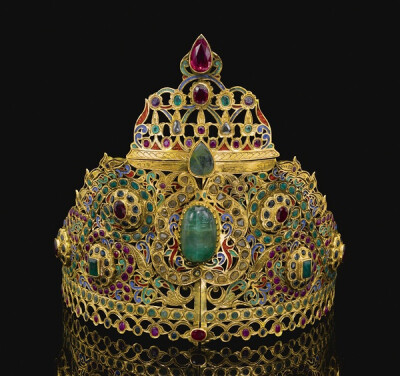 A GEM-SET AND ENAMELLED GOLD TIARA (TAJ), MOROCCO, CIRCA 1800