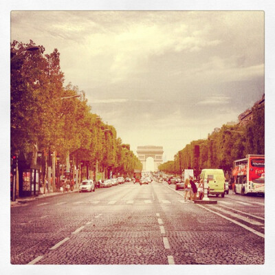 巴黎是个怎么拍也很美的地方。