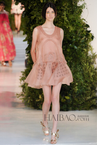 西班牙传统工艺的浪漫主义表达！Delpozo 2014春夏女装秀