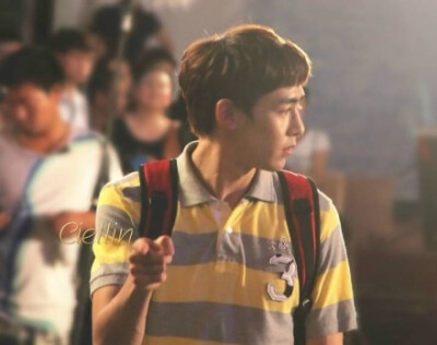 【PIC】130913 #Nichkhun# 0912日拍摄现场图3P cr：小C #Nichkhun 宁静致远 微笑面对# （Khunnie 一指婵，走这边，走那边，萌翻！）