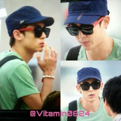 【PIC】130914 #Nichkhun# 仁川机场出境返厦门饭拍预览图1P cr：vitamin0624 看起来有点累呢 #Nichkhun 宁静致远 微笑面对#