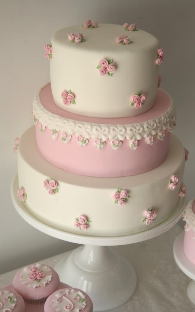 等我结婚了，我一定要有美美的婚礼蛋糕~~~你最喜欢哪个？