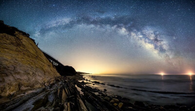 天文摄影师眼中的浩渺星球。Photo by：Michael Shainblum