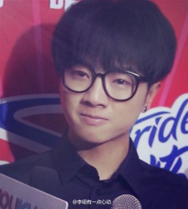 假如人生不曾相遇，我还是那个我，偶尔做做梦，然后，开始日复一日的奔波，淹没在这喧嚣的城市里。我不会了解，这个世界还有这样的一个你，只有你能让人回味，也只有你会让我心醉。假如人生不曾相遇，我不会相信，有…