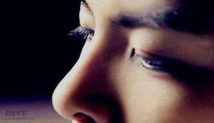 葛格的睫毛像蒲扇~