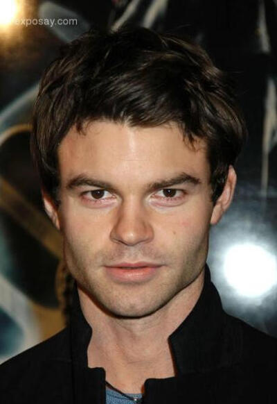 daniel gillies 别笑的这么好看行么？