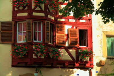 ★图行天下★ 【法国最美小镇Eguisheim】你在这里，会觉得自己站在画里！| photo by internet