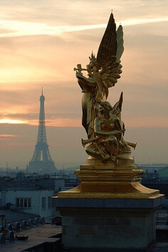 Eiffel view from Opera Garnier's roof, paris卡尼尔歌剧院的屋顶