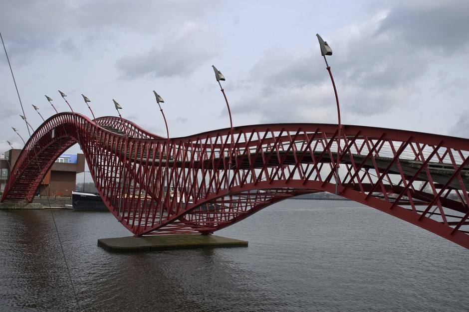 19 Python Bridge, Amsterdam Built in 2001, this Amsterdam bridge really does resemble a giant red snake. Bonus points for the decorative aluminum seagulls