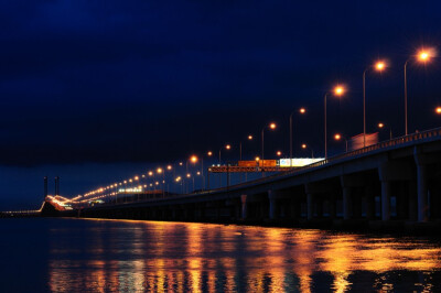 22 Penang Bridge, Malaysia At an impressive 13.5 kilometers, the Penang Bridge is Malaysia’s longest.