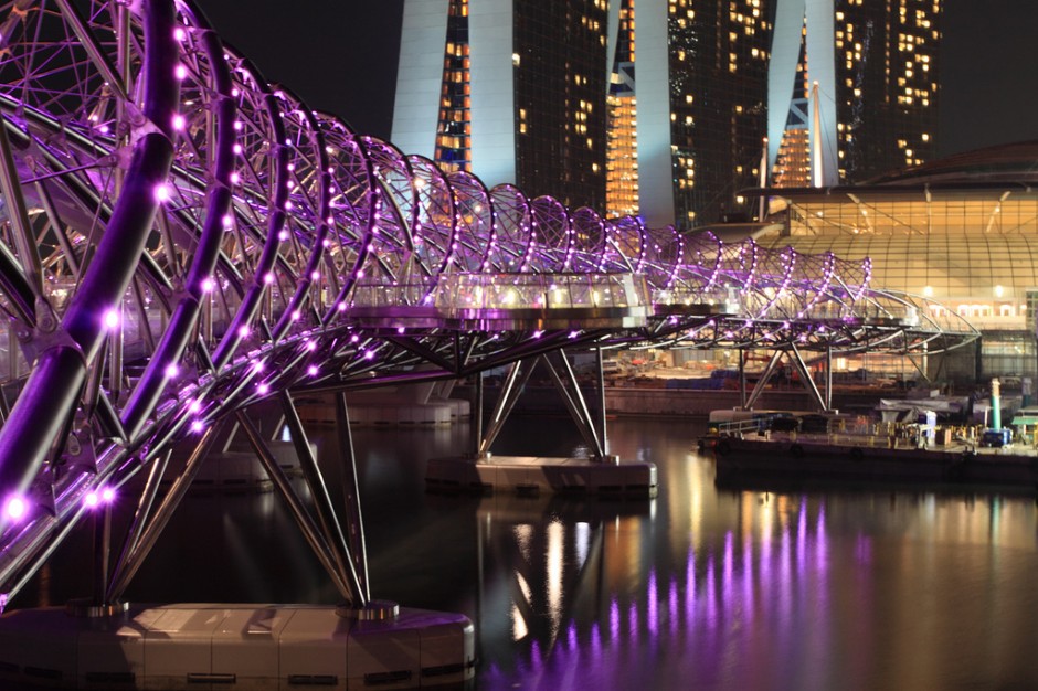 27 Helix Bridge, Singapore Modeled after the DNA double helix that encodes the blueprints for life on Earth, the Helix Bridge is a pedestrian walkway in downtown Singapore. It was officially opened in 2010.