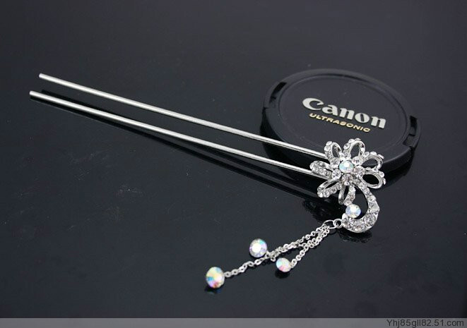 未央古情，步影摇曳，花落肩头，恍惚迷离