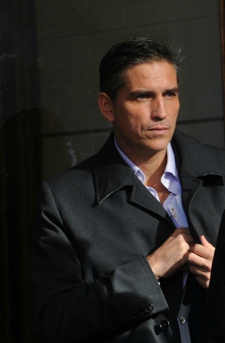 #Jim Caviezel#这……大概是新放的S1片场，HQ 图源 http://t.cn/zHWhxWE