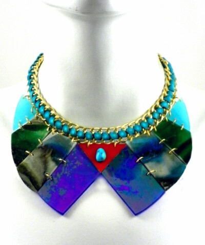 Colorful collar necklace made from glass