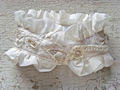 ruffle collar