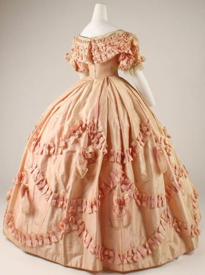 1860-1861 Dress at the Metropolitan Museum of Art