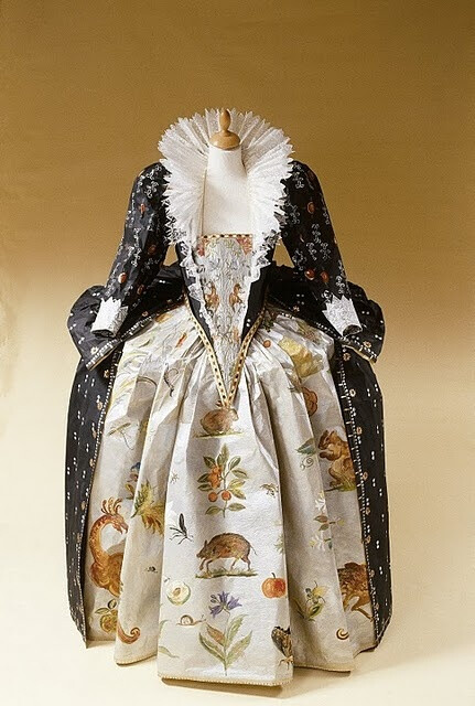 paper dress...Isabelle de borchgrave