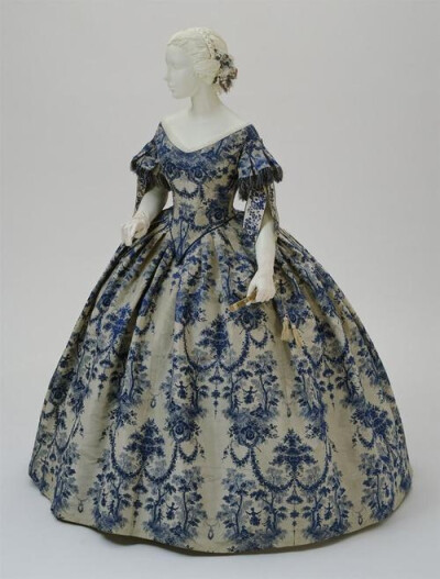 French evening dress with swing motif, c.1850-55